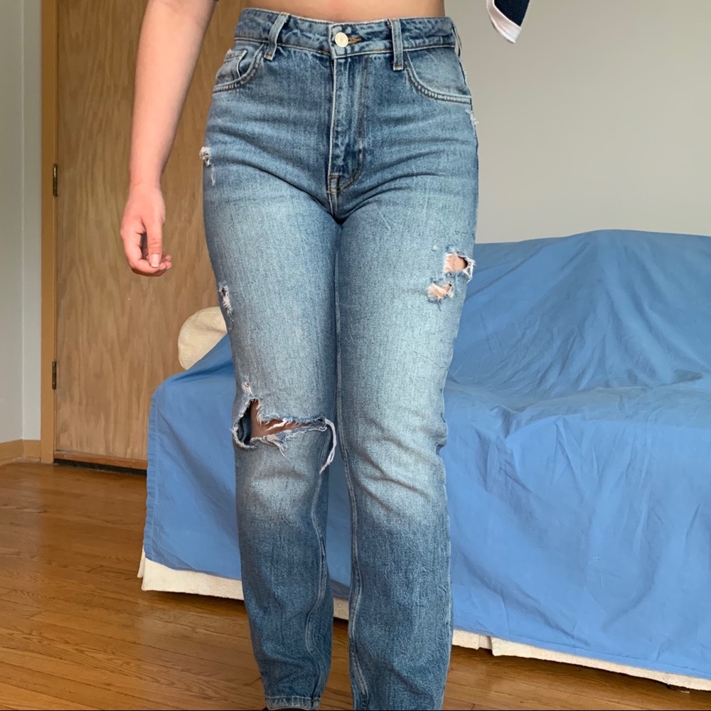 HIGH WAISTED ZARA RIPPED MOM JEANS
